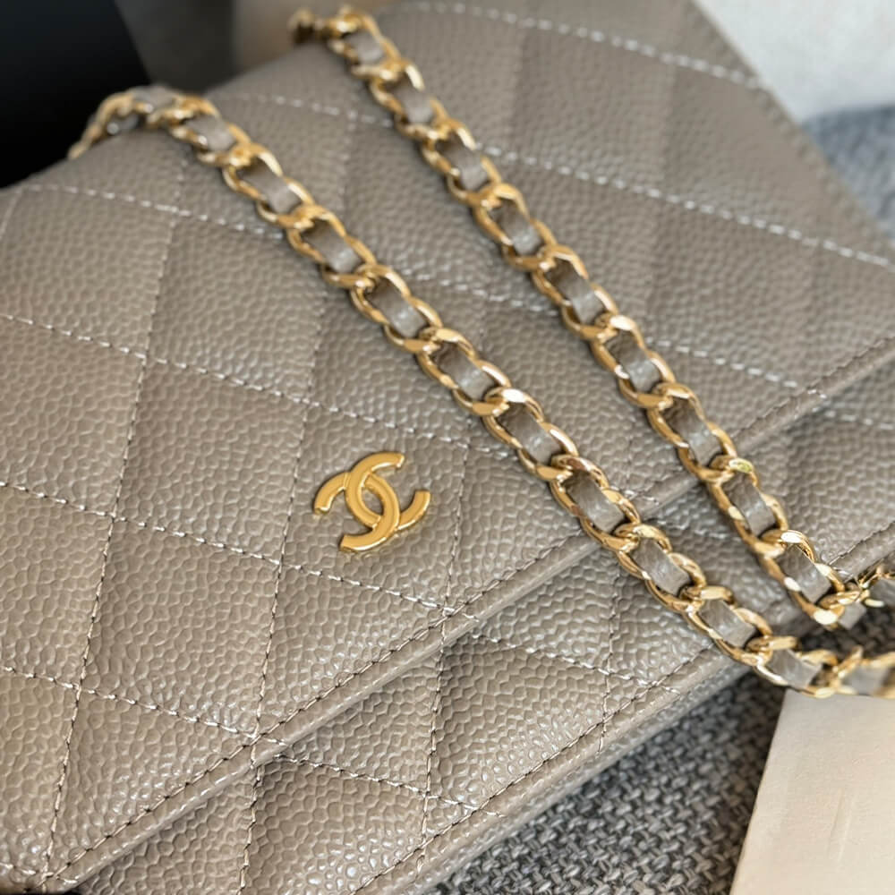 Ch**el classic chain wallet