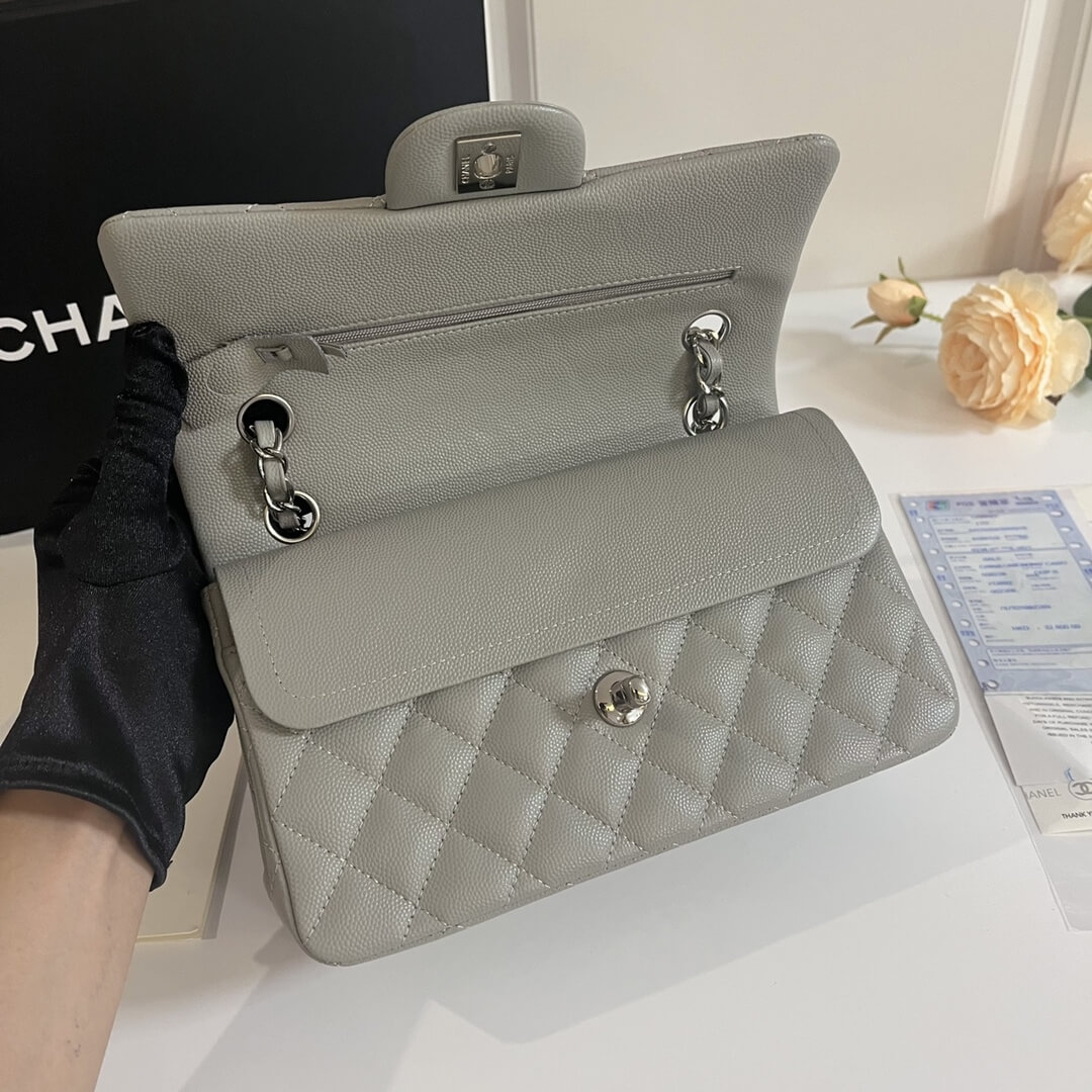 Ch**el SMALL CLASSIC HANDBAG