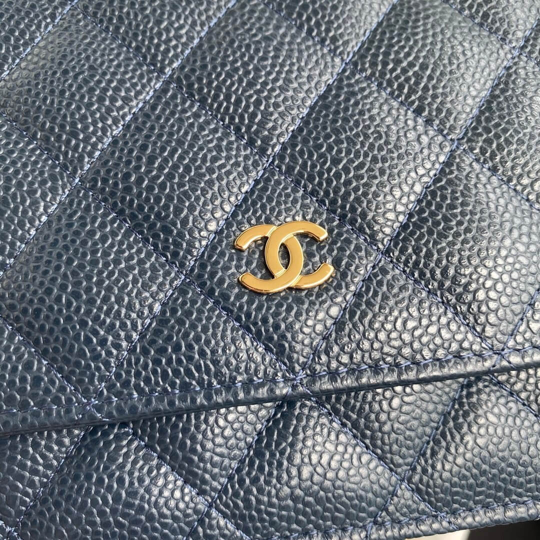 Ch**el classic chain wallet