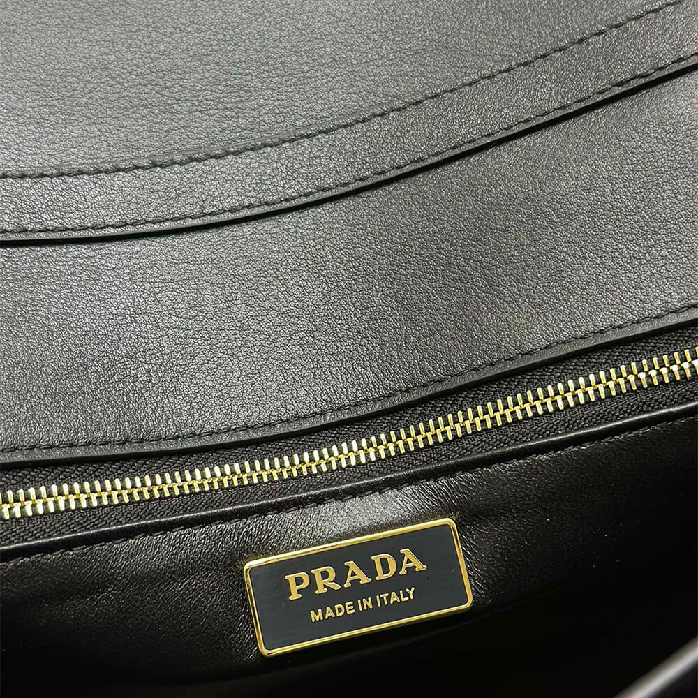 Pra*a Soft Sound medium leather shoulder bag(high-end grade)