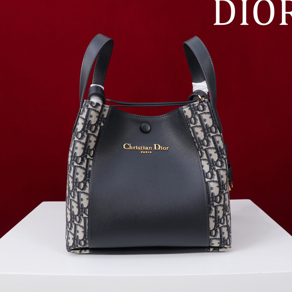 D10r Medium Signature Bucket Bag(HIGH-END GRADE)
