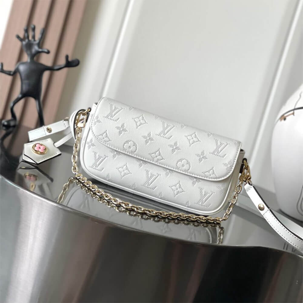 LV Wallet on Chain Ivy