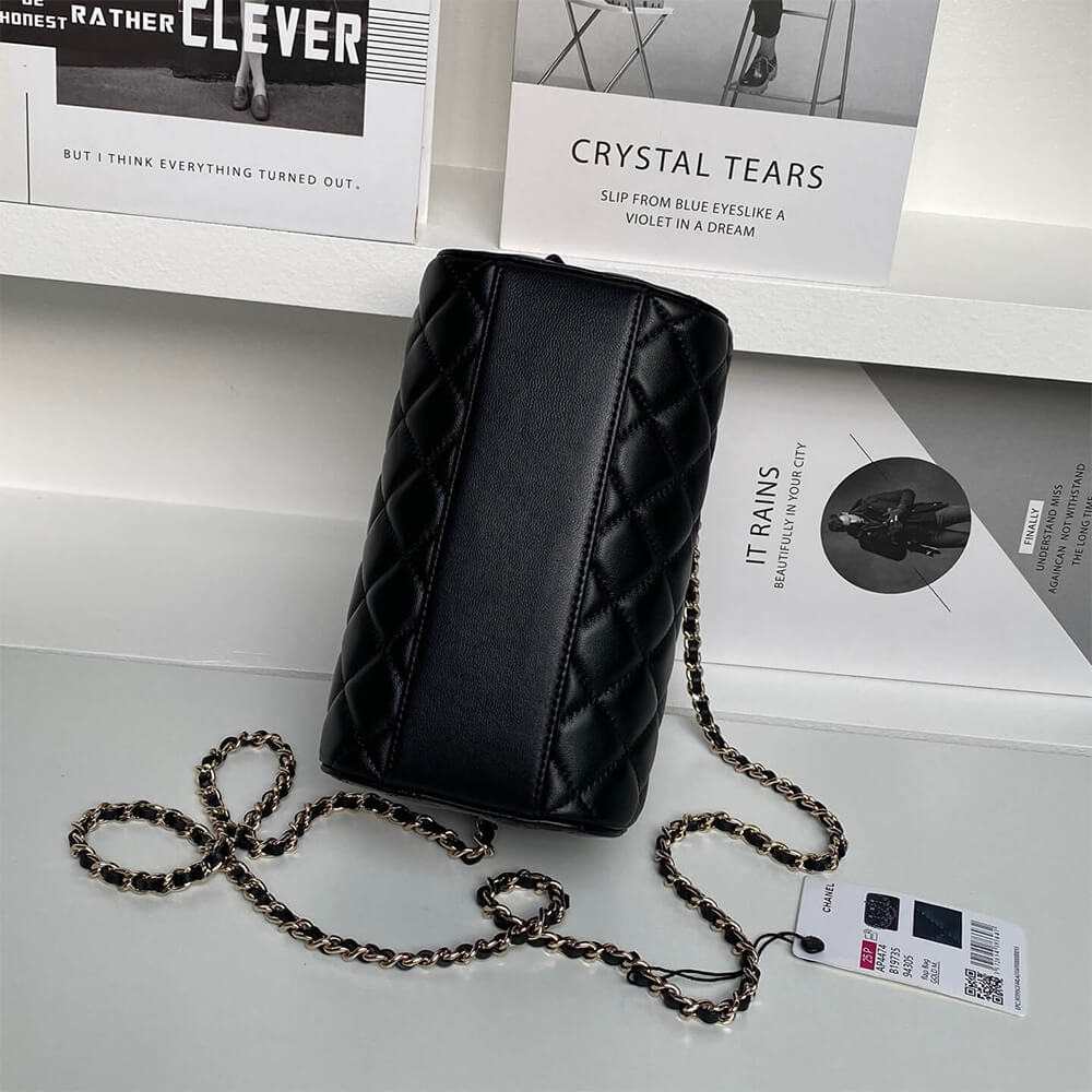 Ch**el Clutch with Chain(HIGH-END GRADE)