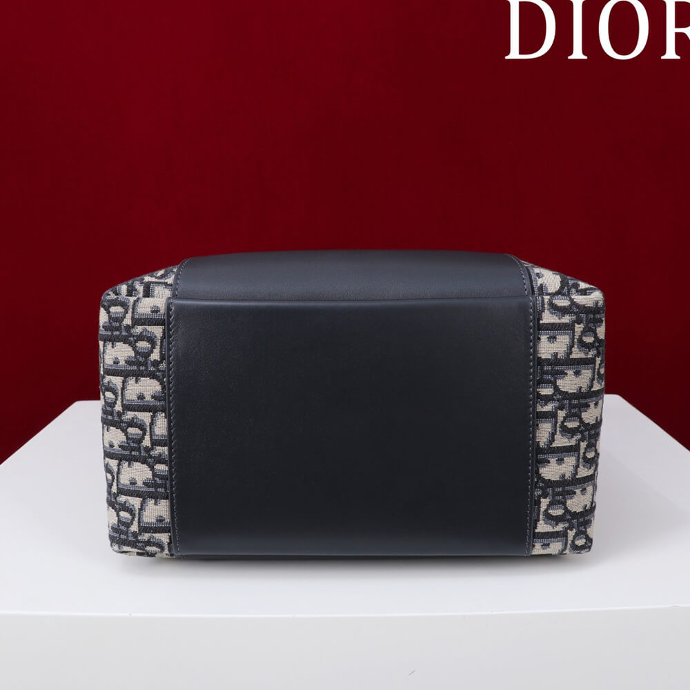 D10r Medium Signature Bucket Bag(HIGH-END GRADE)