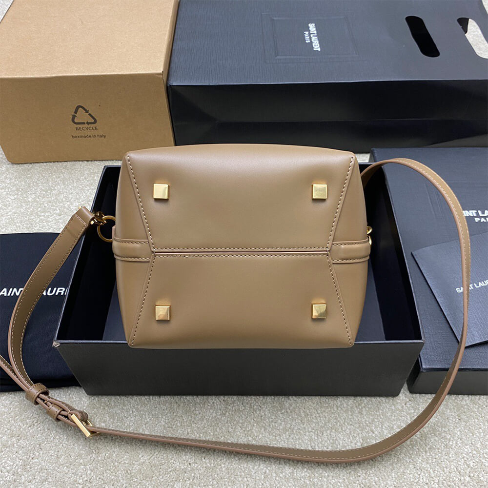Y51 LE 37 small in shiny leather