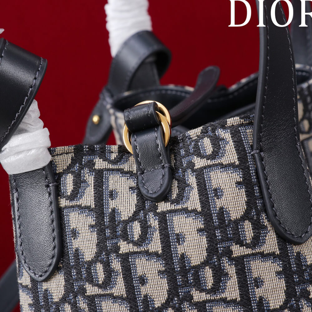 D10r Medium Signature Bucket Bag(HIGH-END GRADE)