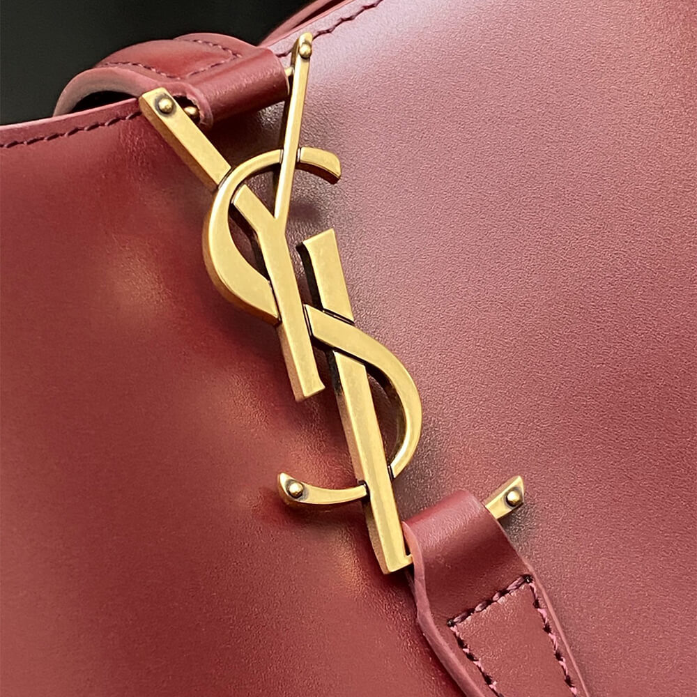 Y51 LE 37 small in shiny leather