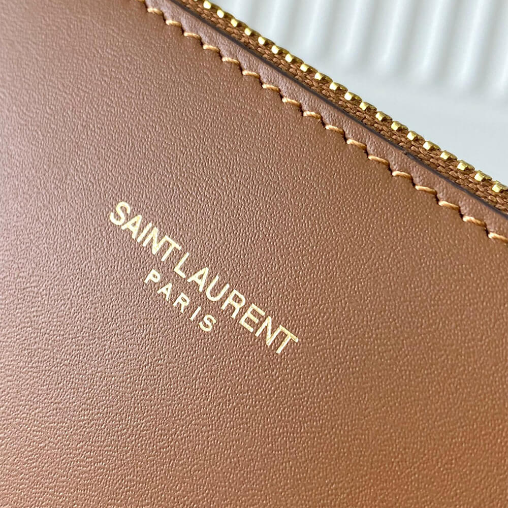 Y51 LE 37 in shiny leather
