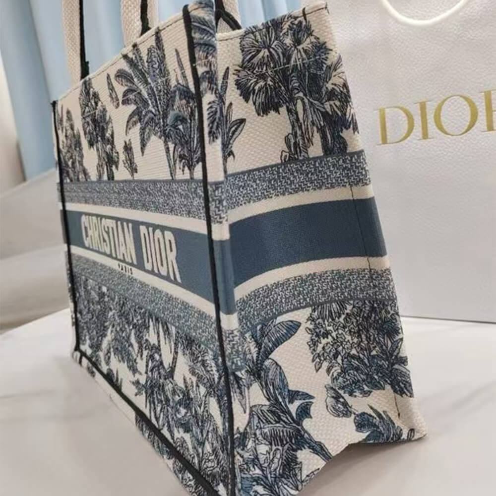 Medium D10r Book Tote