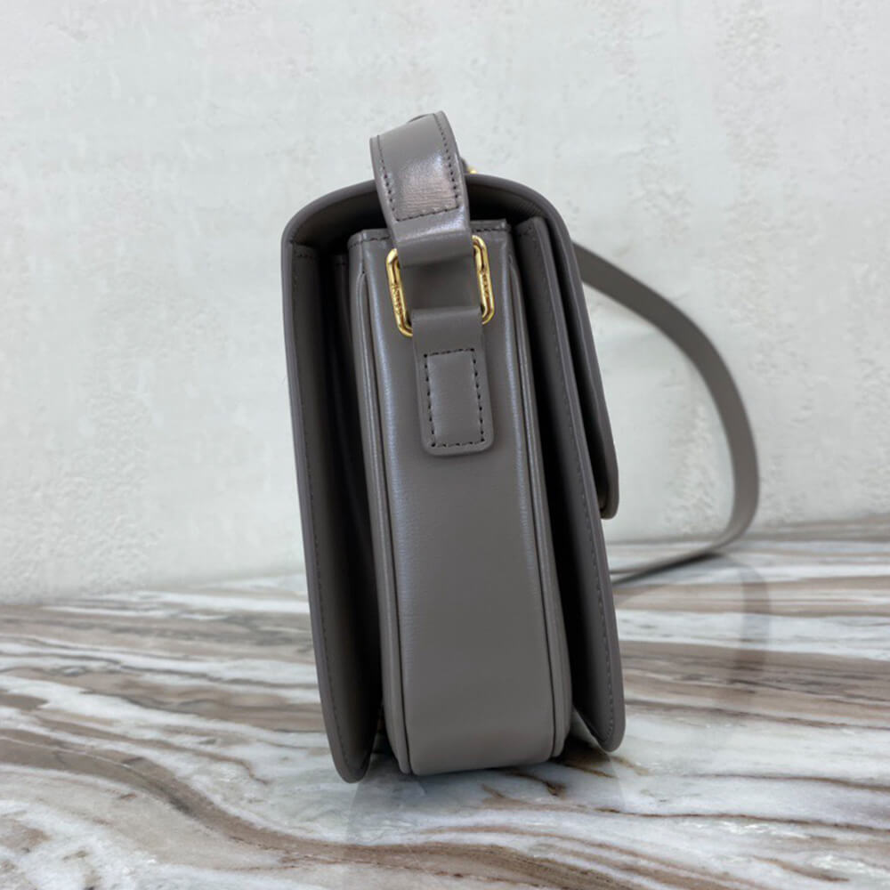 Ce1i*e CLASSIQUE TRIOMPHE BAG in shiny calfskin(HIGH-END GRADE)