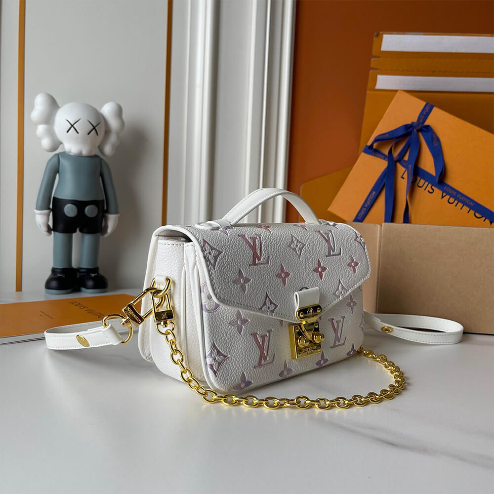 LV Pochette Métis East West