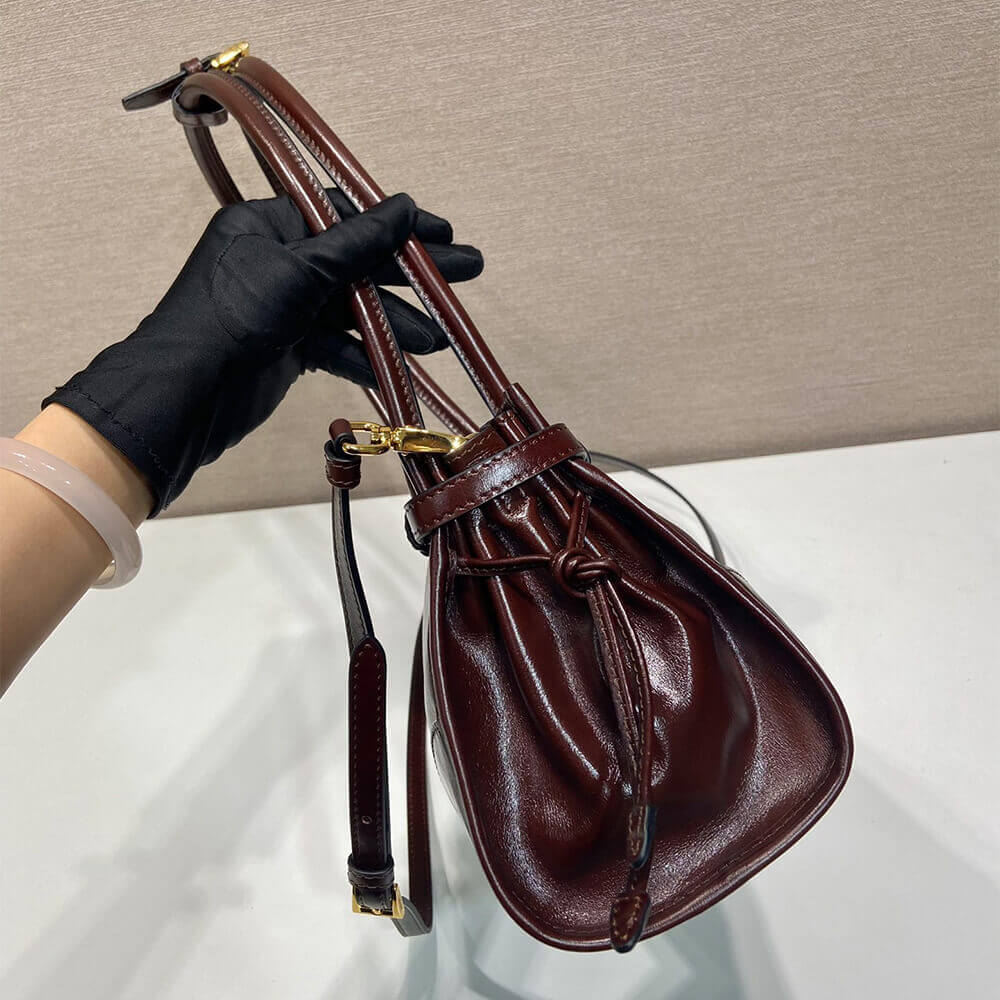 Pra*a  medium leather handbag(HIGH-END GRADE)
