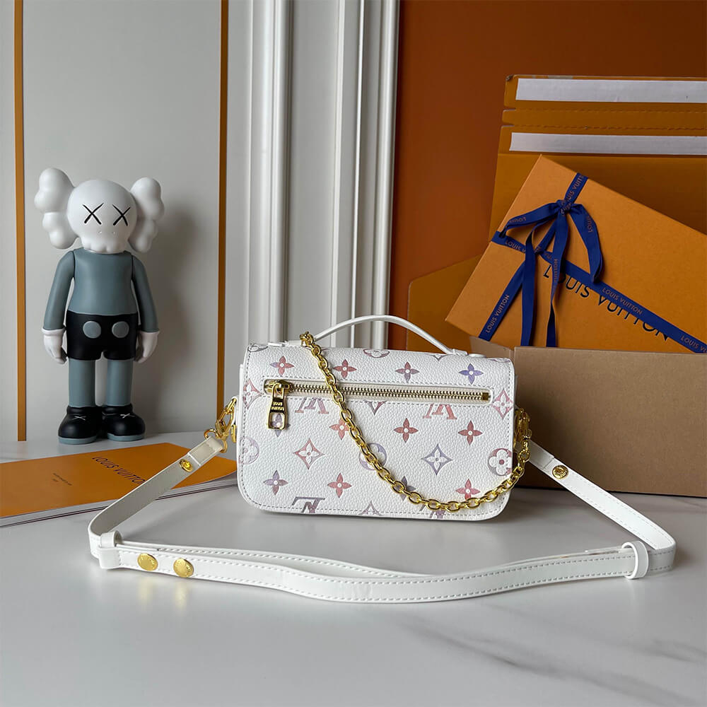 LV Pochette Métis East West