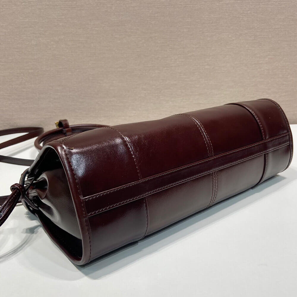 Pra*a  medium leather handbag(HIGH-END GRADE)