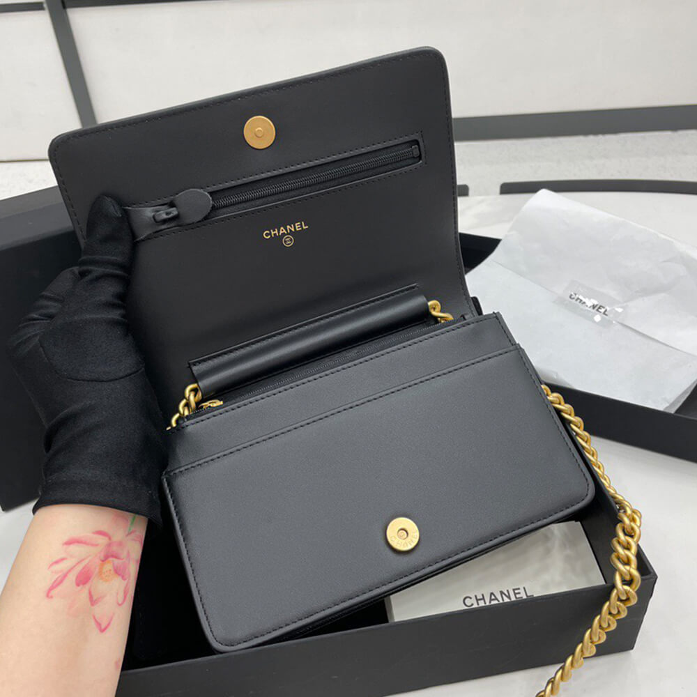 Ch**el BOY Ch**el Wallet On Chain(high-end grade)