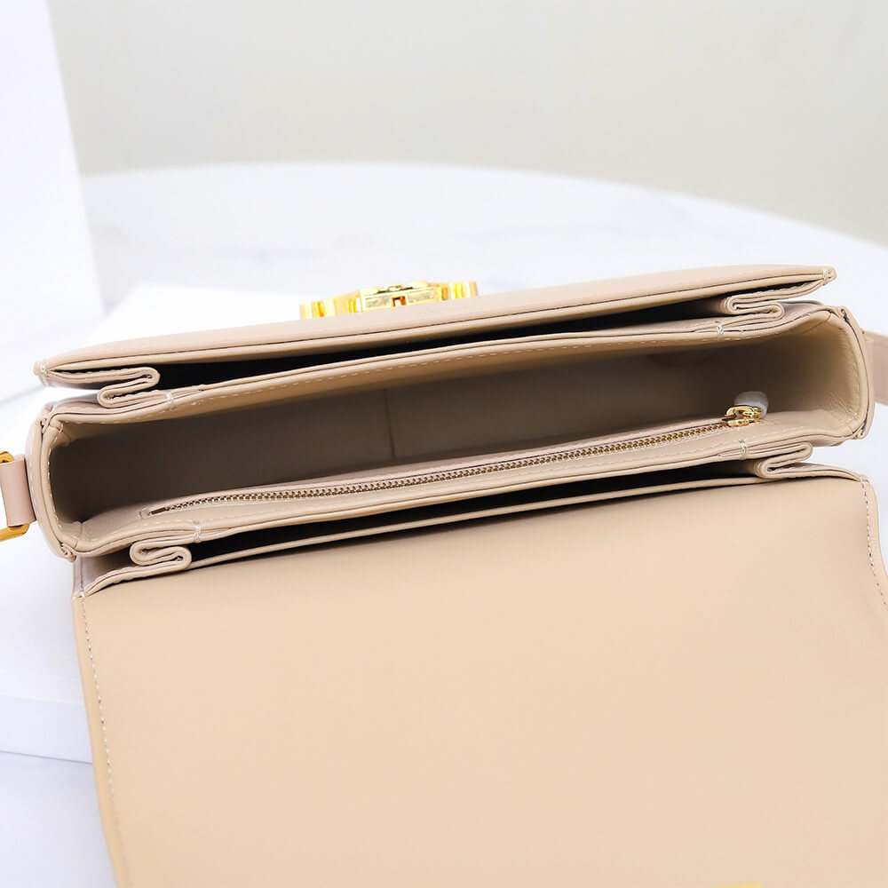 Ce1i*e CLASSIQUE TRIOMPHE BAG in shiny calfskin(HIGH-END GRADE)