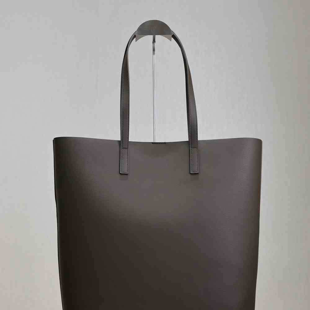 Y51 SHOPPING Sa1nt Lau*nt IN LEATHER