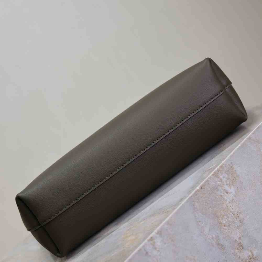Y51 SHOPPING Sa1nt Lau*nt TOY IN LEATHER