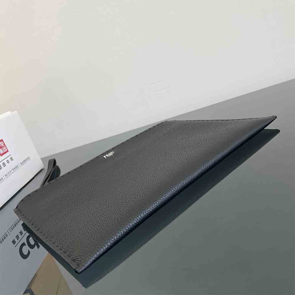 F**di Selleria Flat Pouch Medium