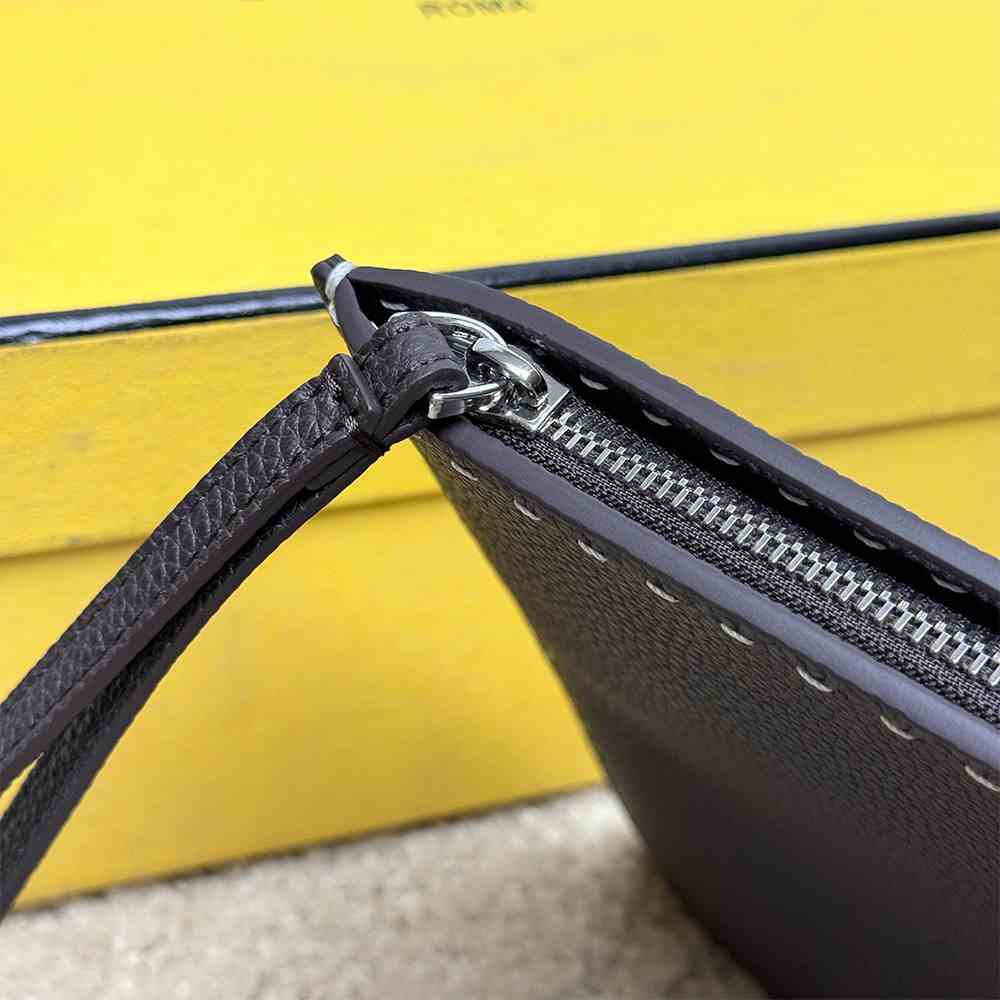 F**di Selleria Flat Pouch Medium
