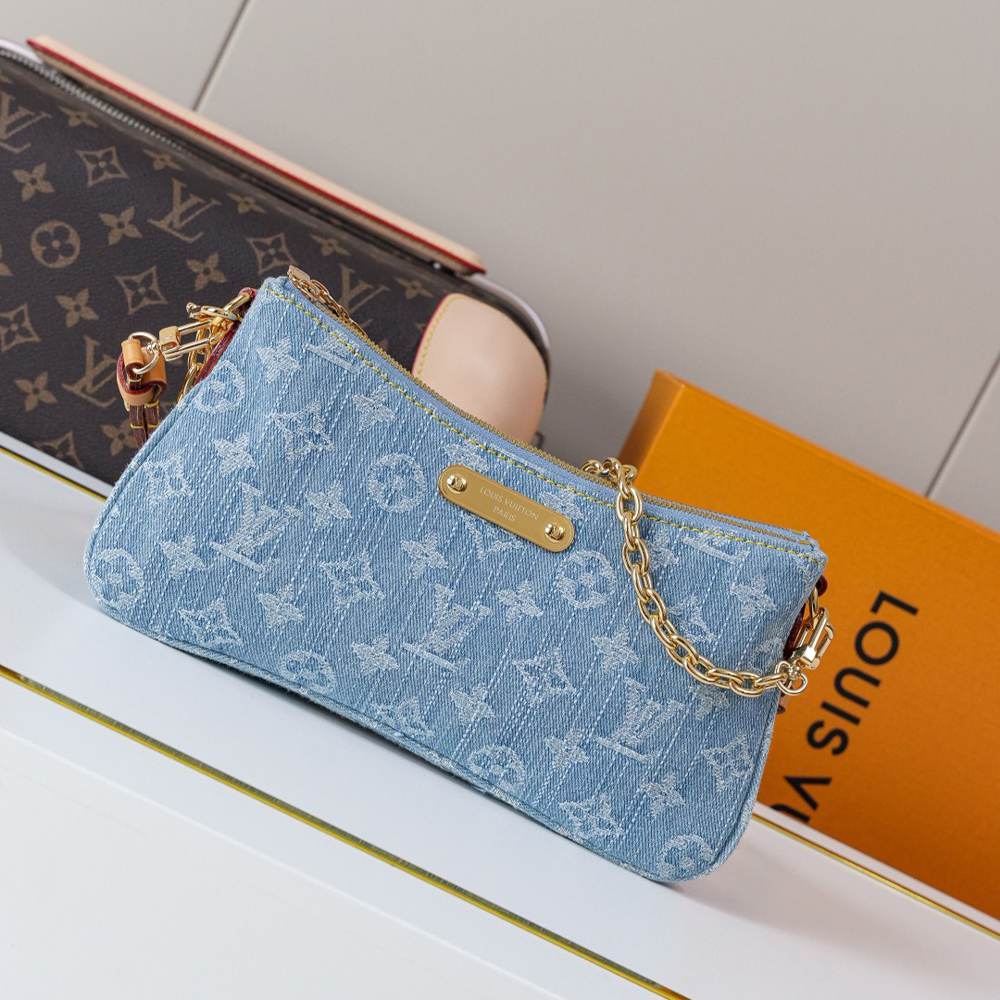 LV Liv Pochette