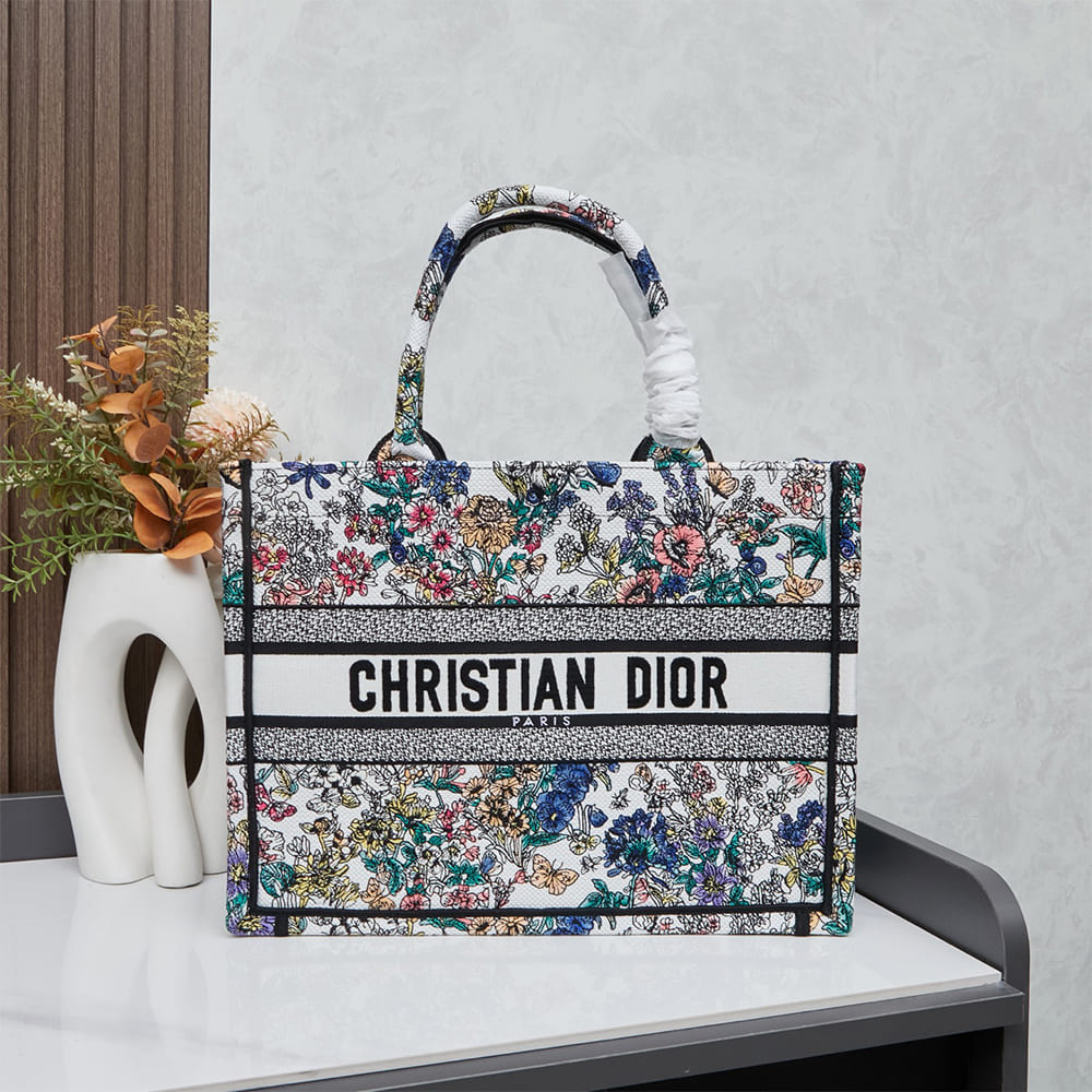 D10r Lucky Medium D10r Book Tote