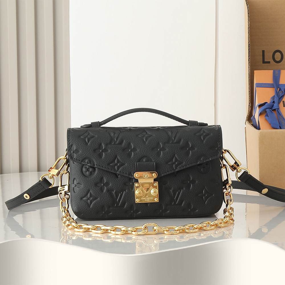 LV Pochette Métis East West
