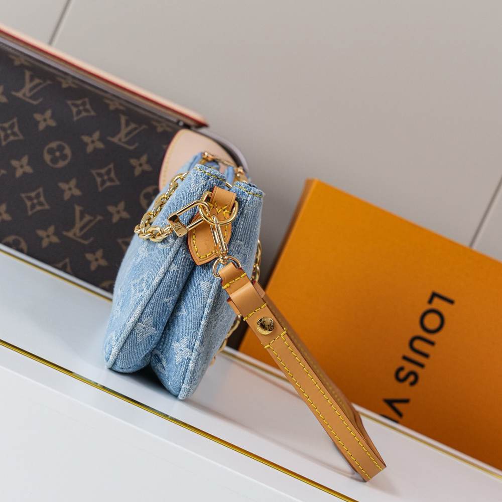 LV Liv Pochette