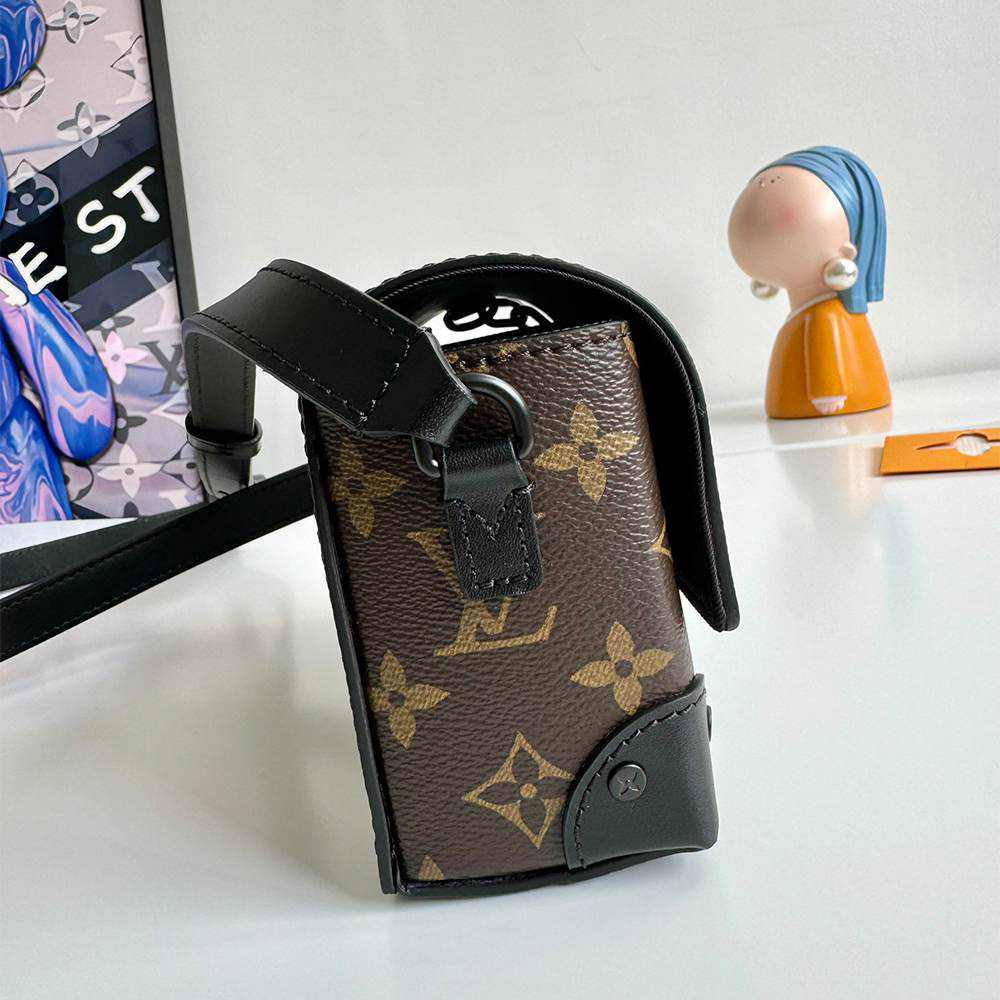 LV Steamer Wearable Wallet