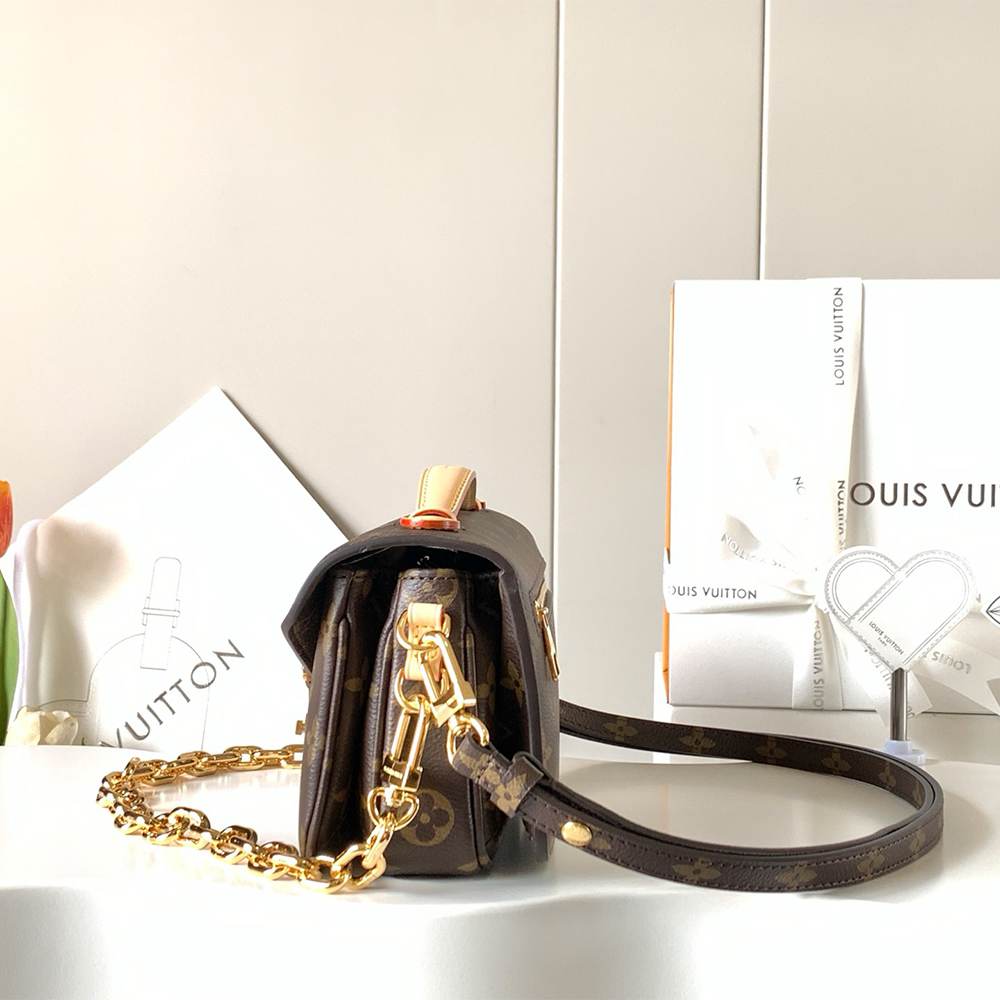 LV Pochette Métis East West