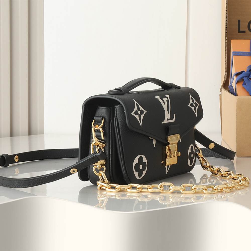 LV Pochette Métis East West