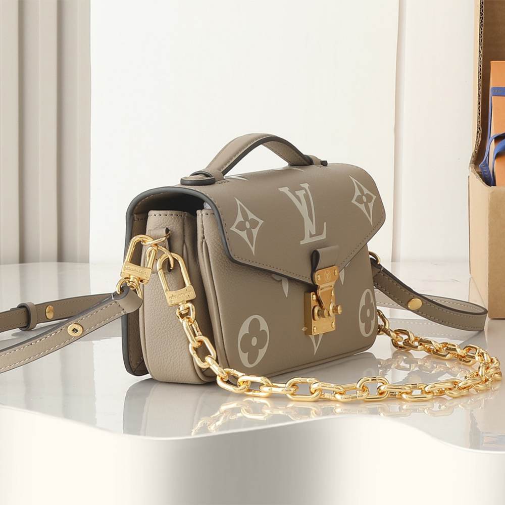 LV Pochette Métis East West