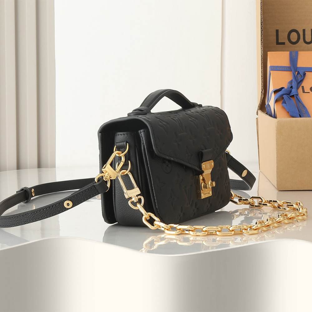 LV Pochette Métis East West