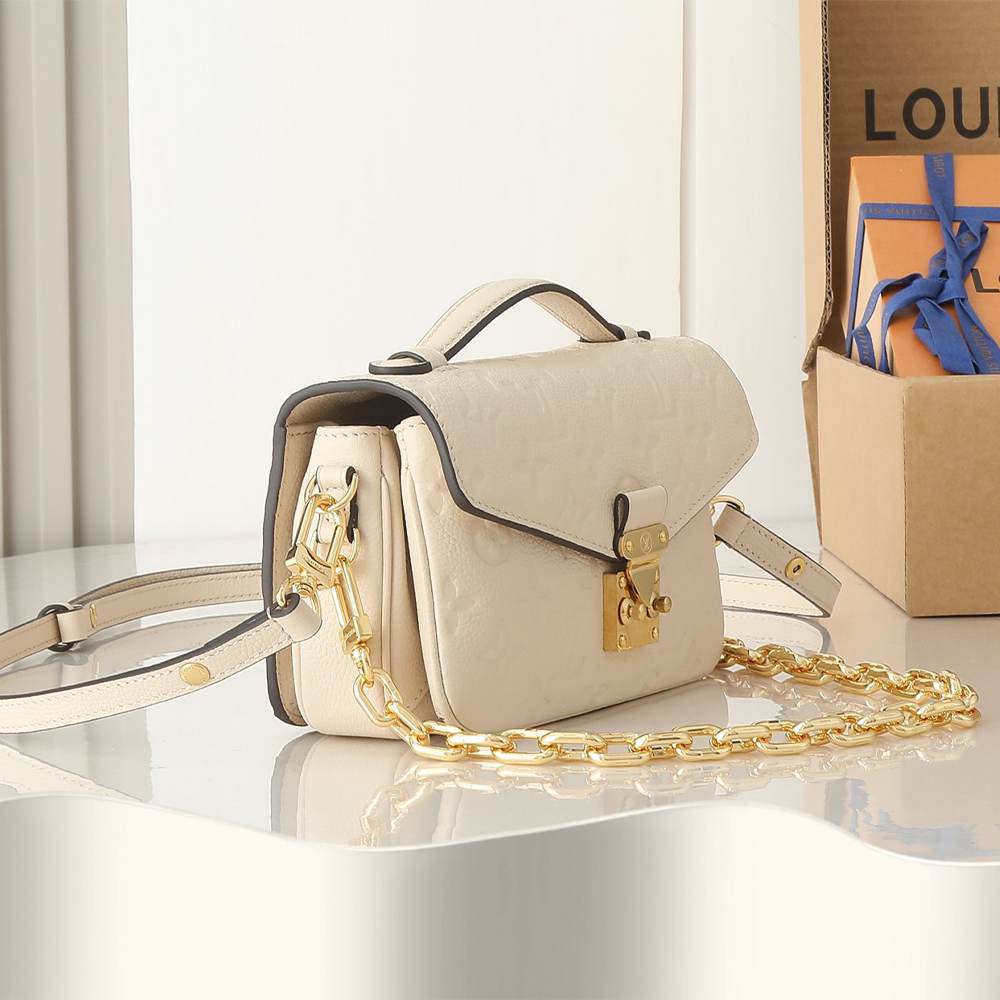 LV Pochette Métis East West