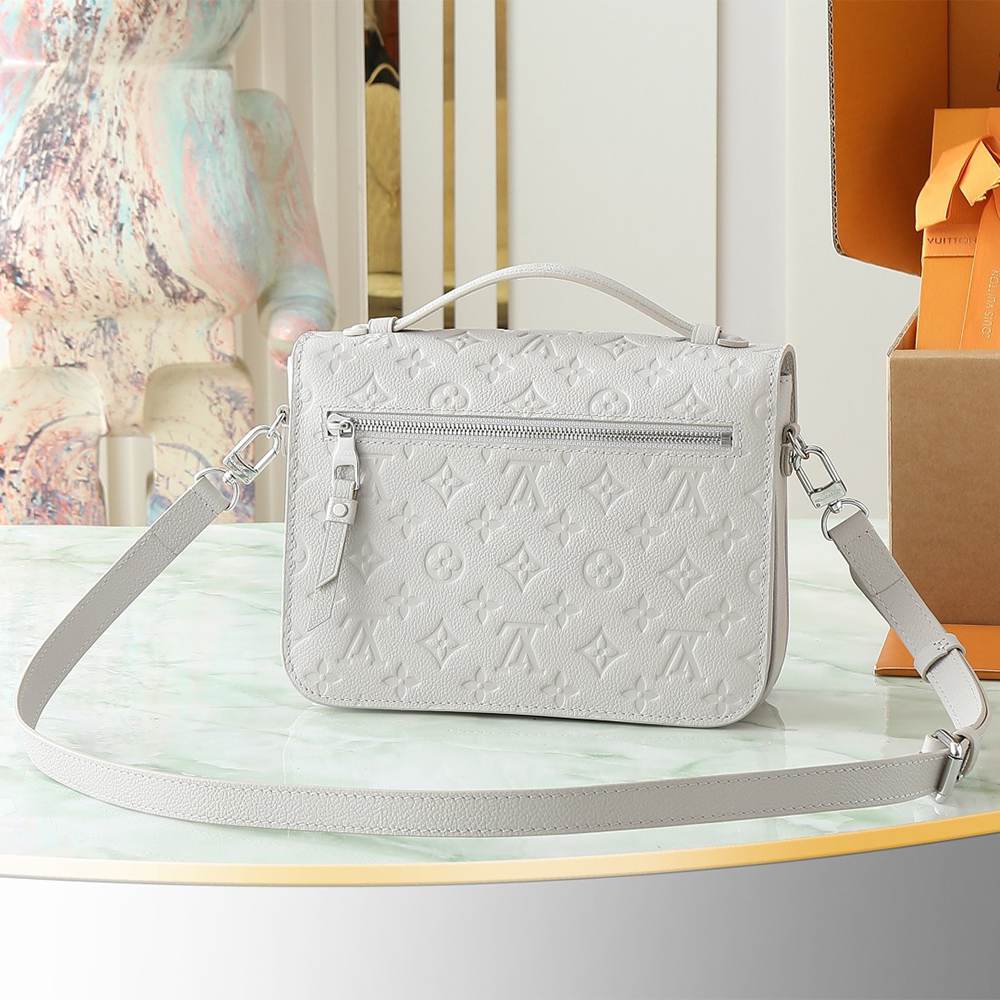 LV Pochette Métis