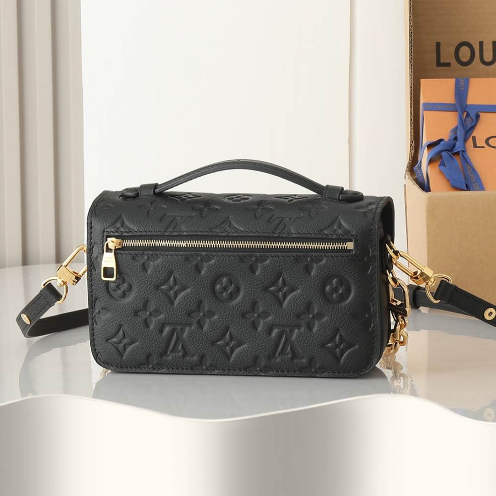 LV Pochette Métis East West