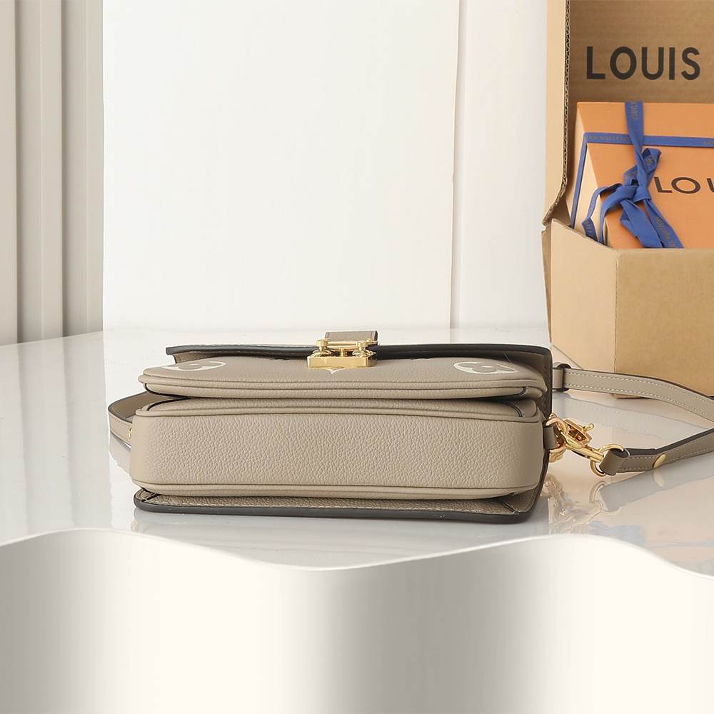 LV Pochette Métis East West