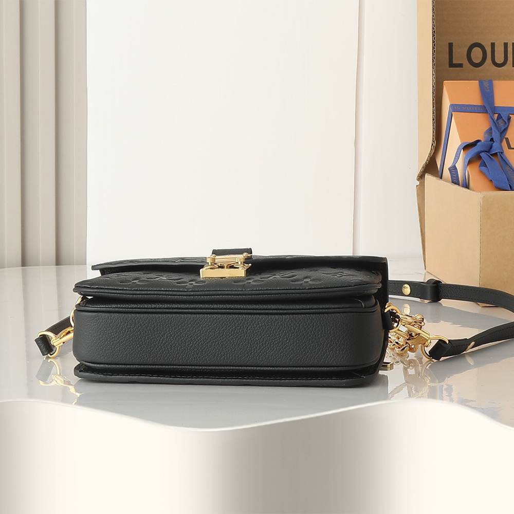 LV Pochette Métis East West