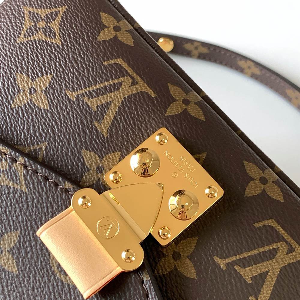 LV Pochette Métis East West