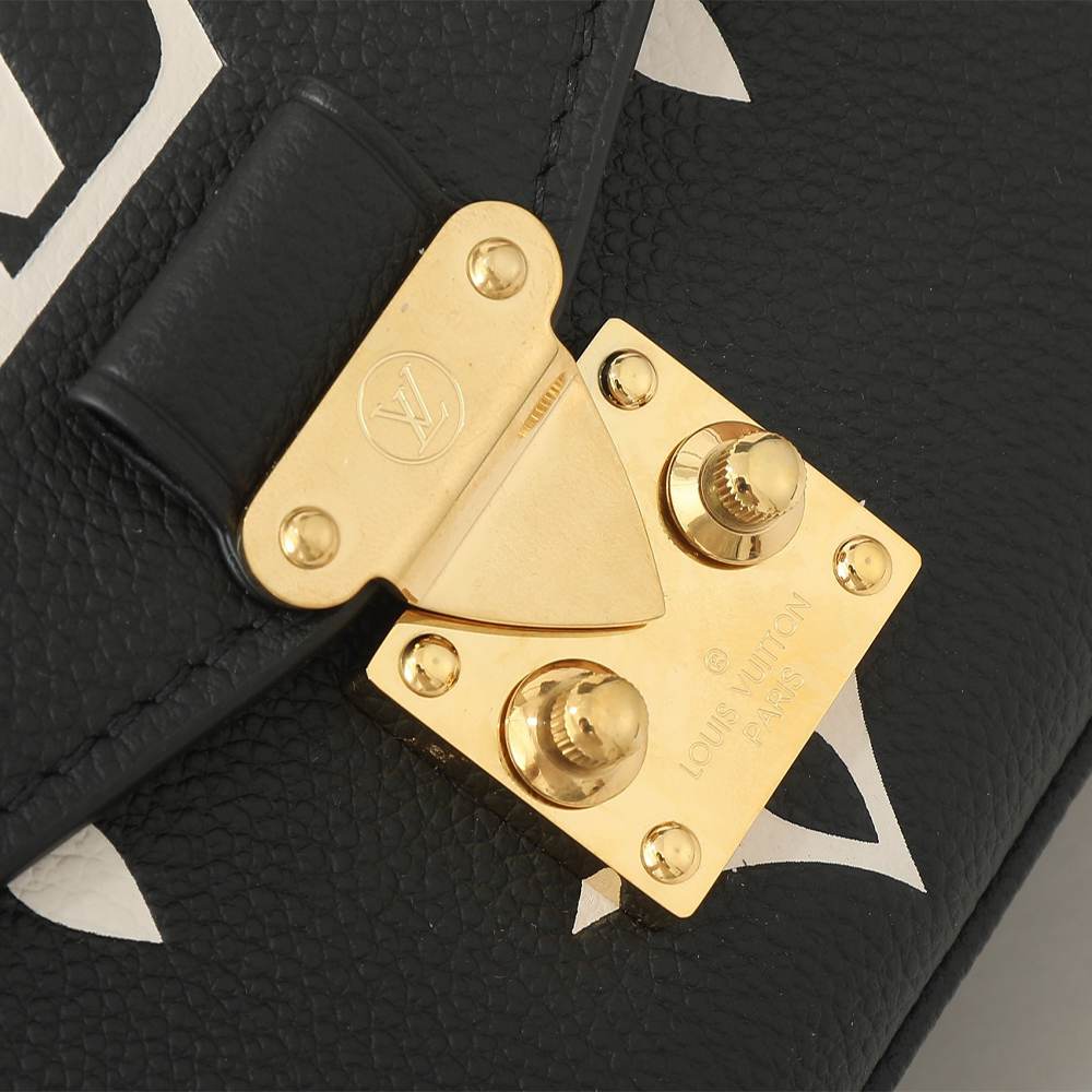LV Pochette Métis East West