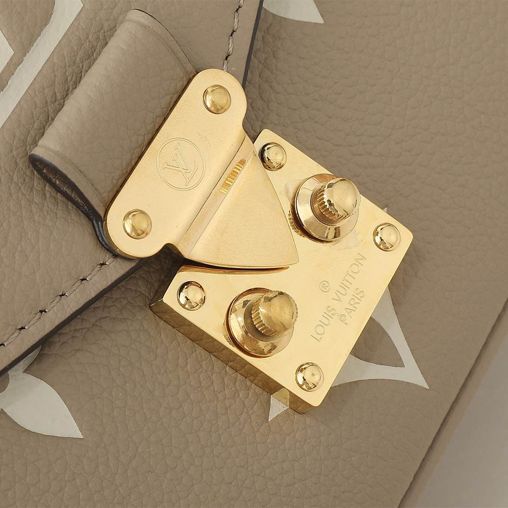 LV Pochette Métis East West