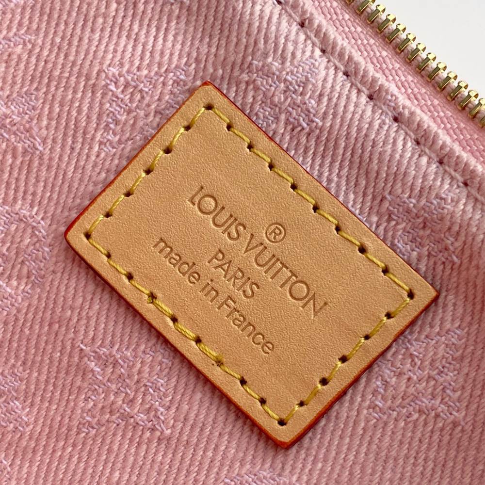 LV Pochette Liv