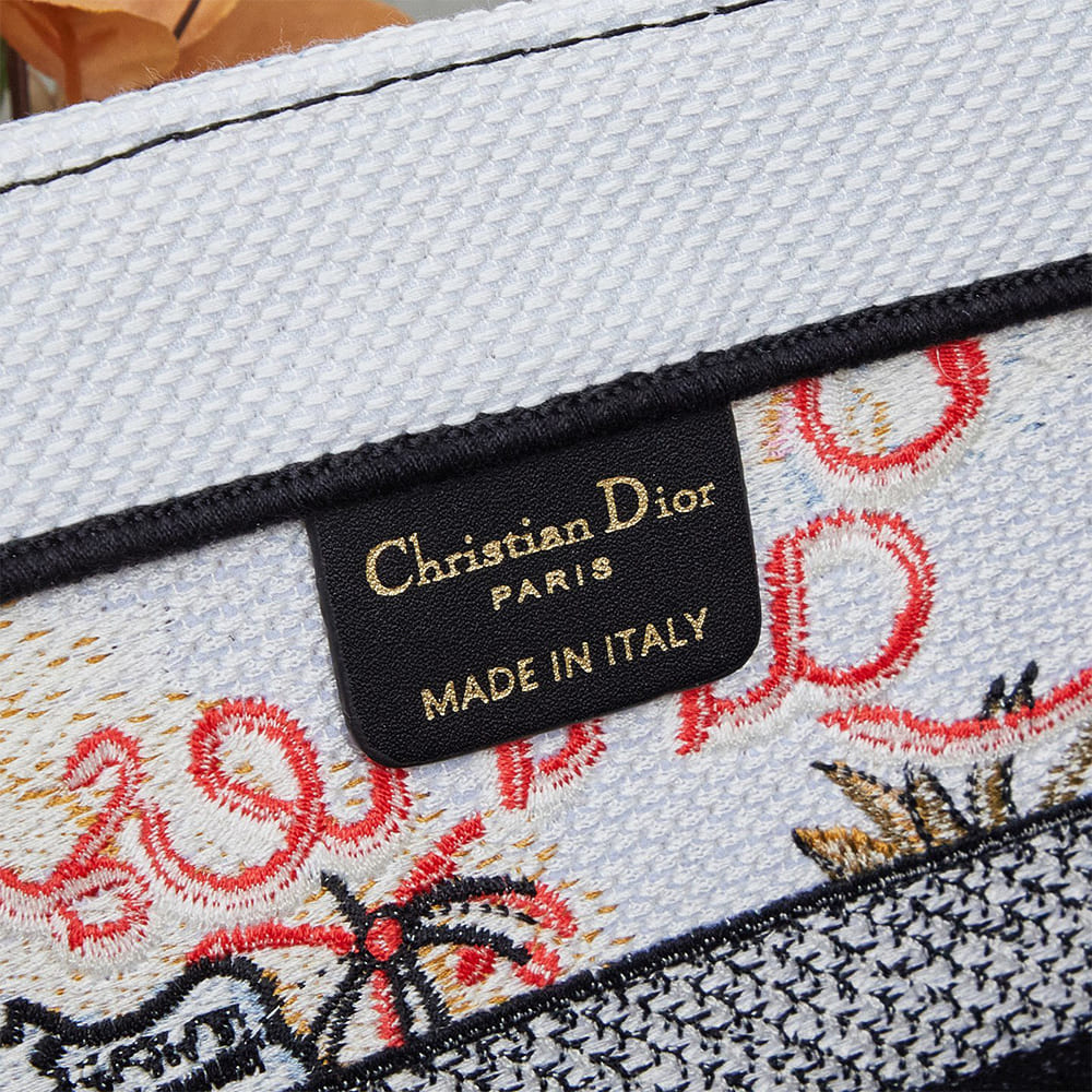 D10r Souvenir Medium D10r Book Tote