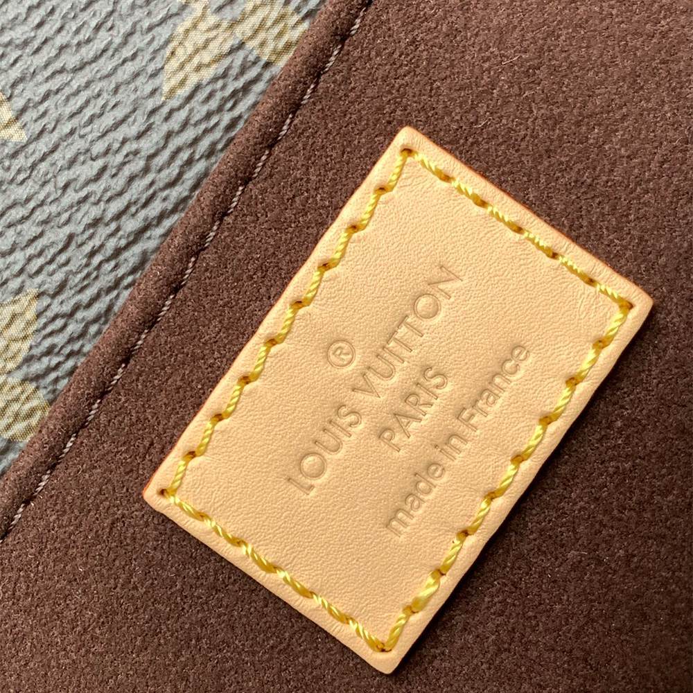 LV Pochette Métis East West