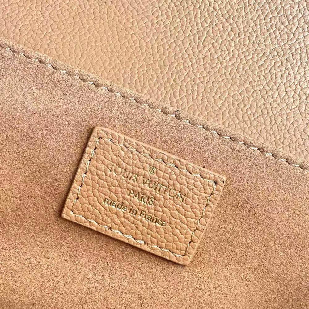 LV Pochette Métis East West