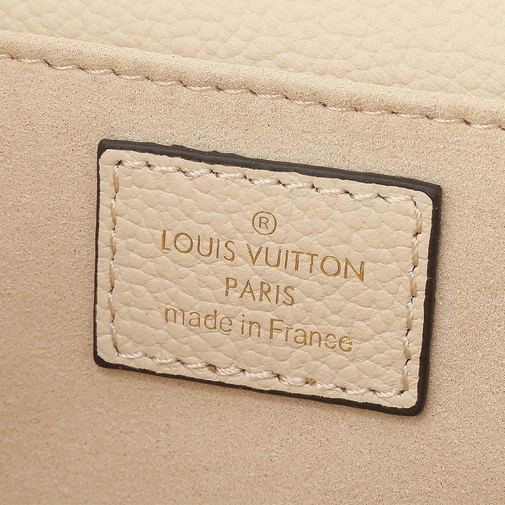 LV Pochette Métis East West