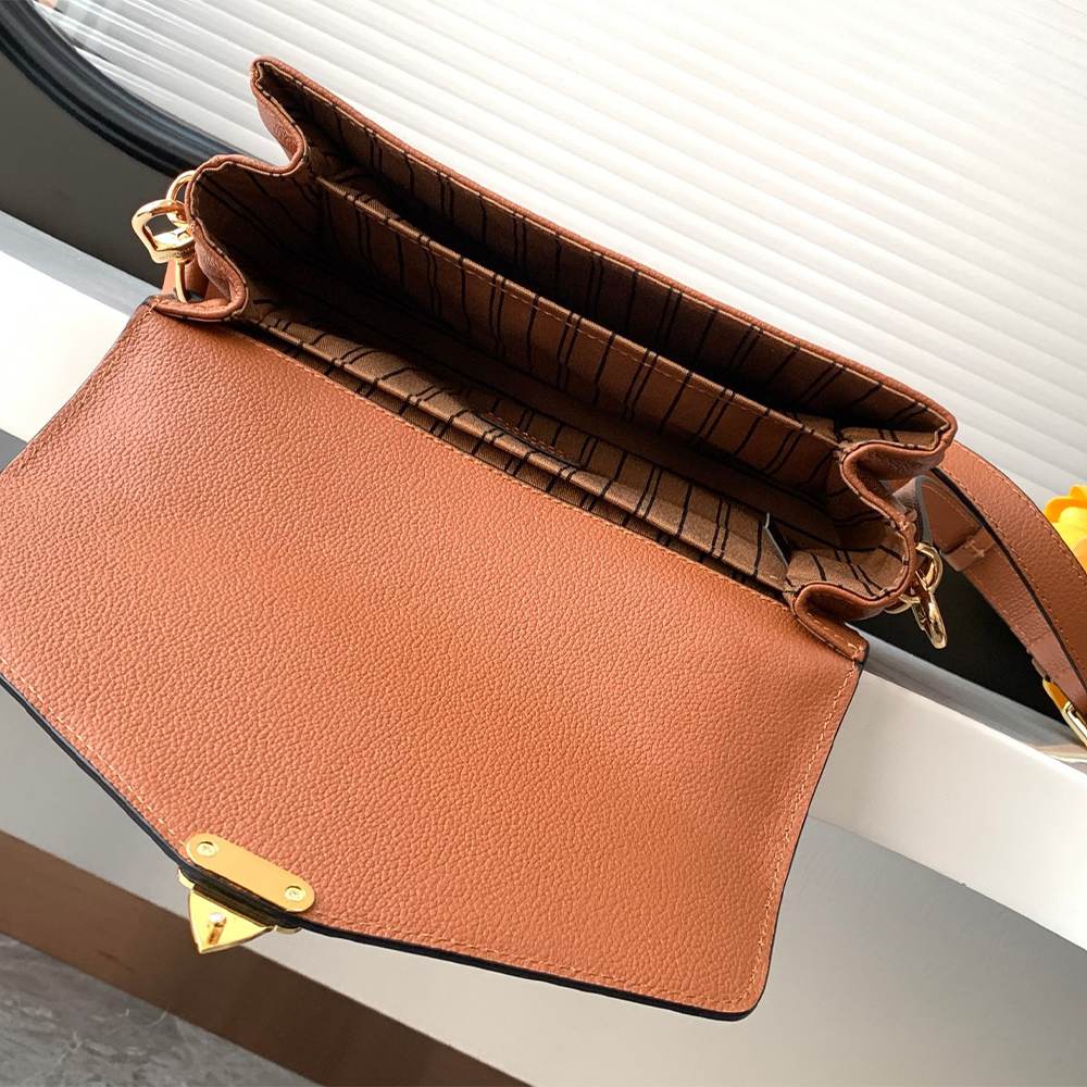LV Pochette Métis