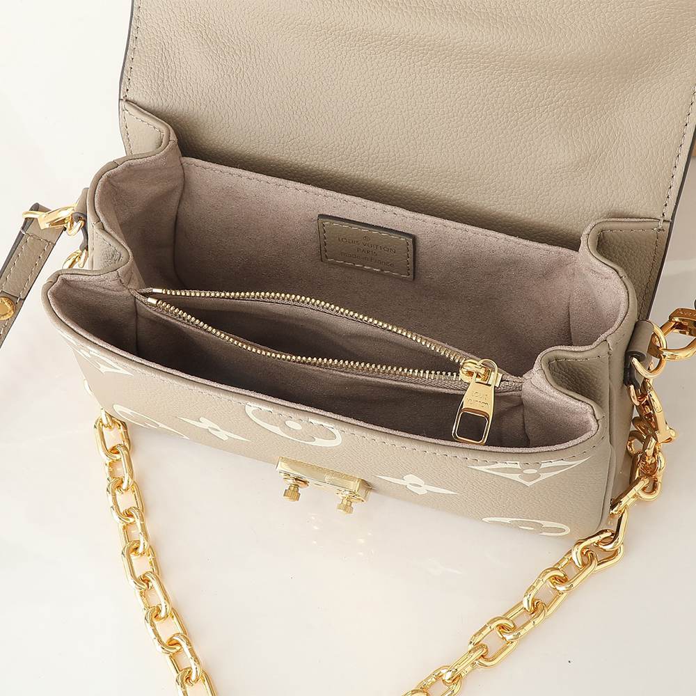 LV Pochette Métis East West