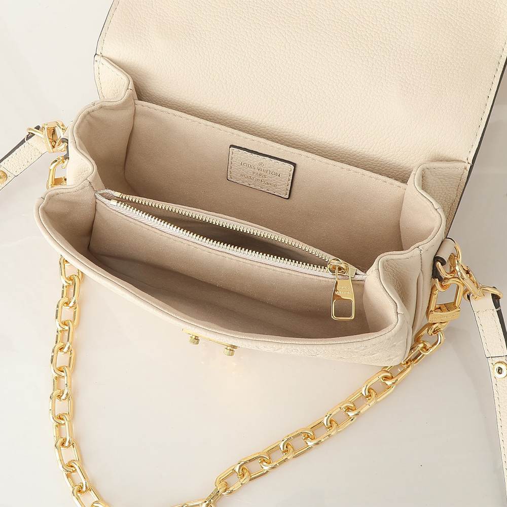 LV Pochette Métis East West