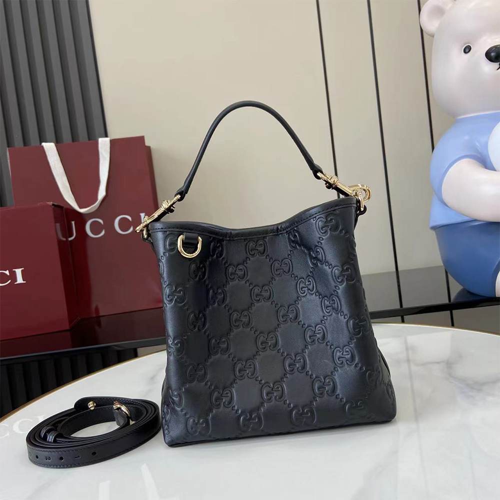 GG Emblem small bucket bag